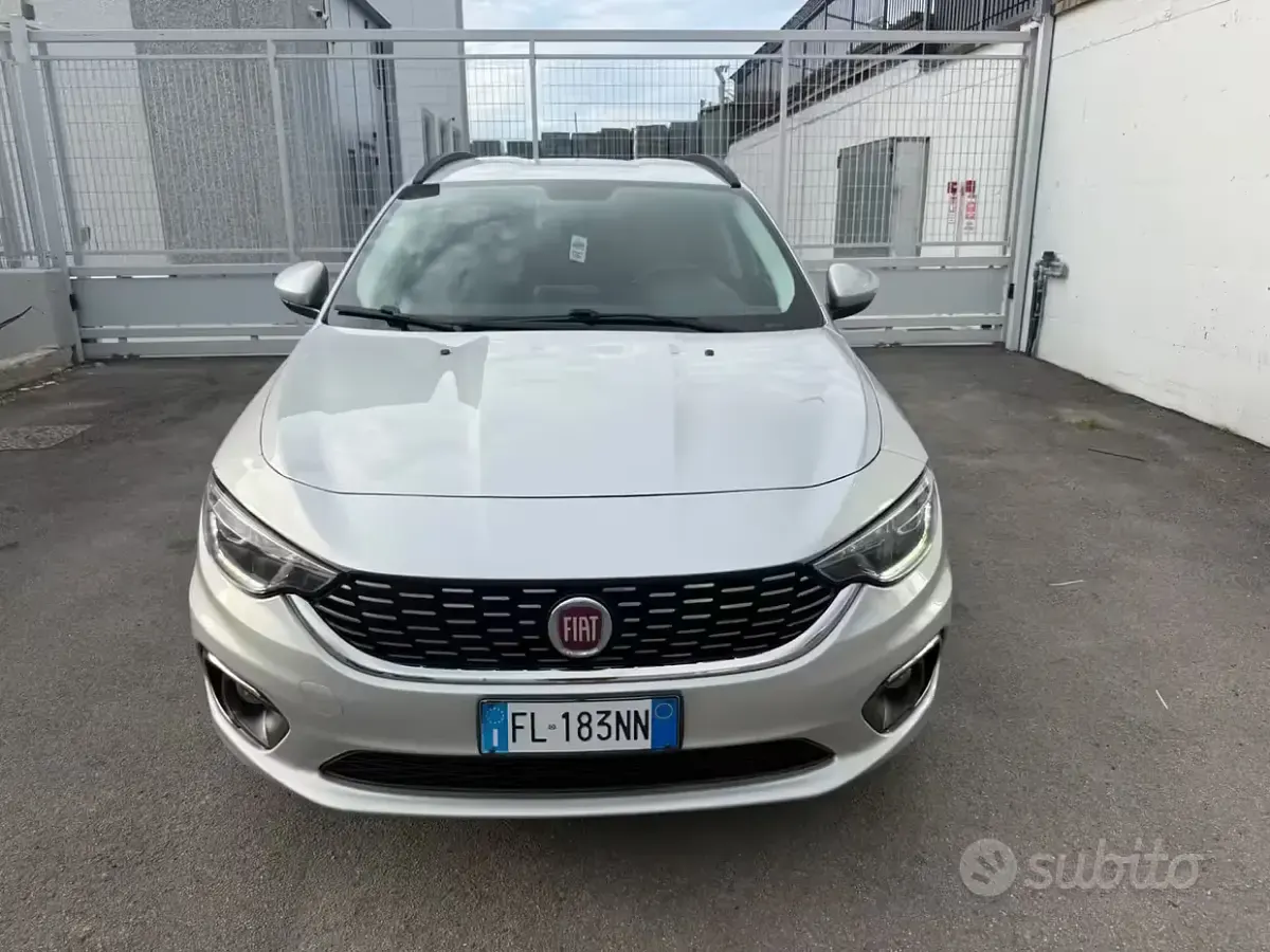 Usata Fiat Tipo Lounge 120 CV (88 kW) 2017 Grigio Station wagon