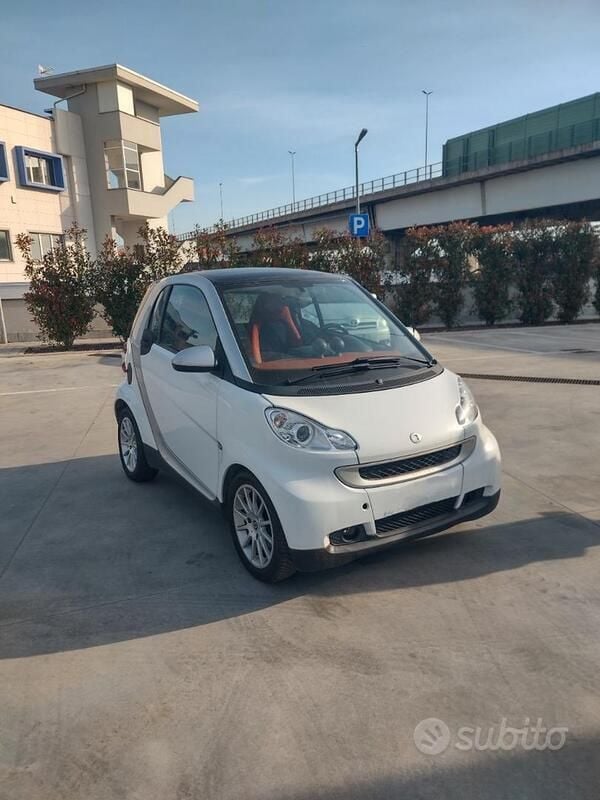 Usata 2008 Smart ForTwo Coupé Utilitaria | 4500 € (Ottimo prezzo) - Immagine 1/4