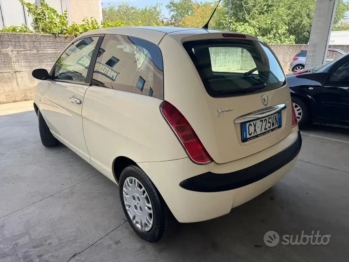 Usata Lancia Ypsilon 60 CV (44 kW) 2005 Beige Utilitaria
