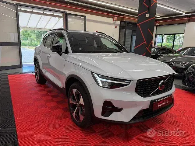 Nuova Volvo XC40 Plus 163 CV (119 kW) 2026 Grigio SUV