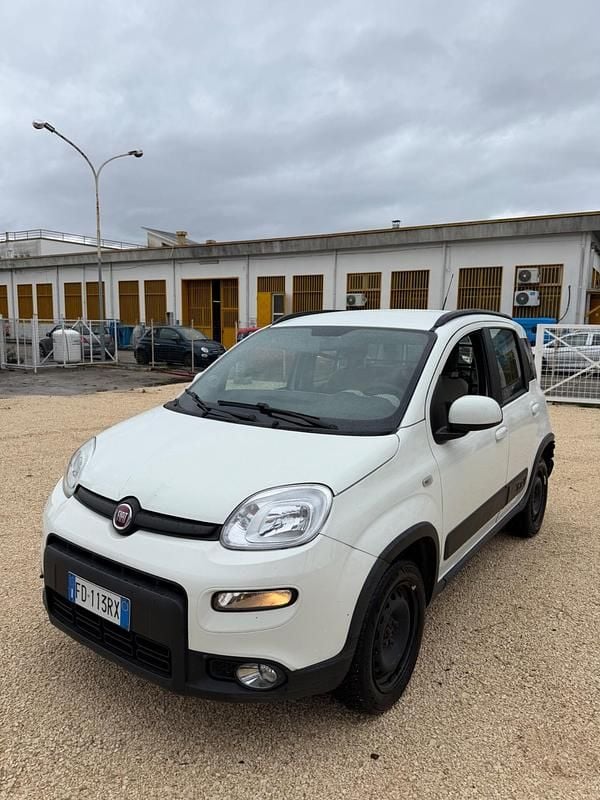 Usata Fiat Panda 4x4 S 95 CV (69 kW) 2016 Bianco Utilitaria