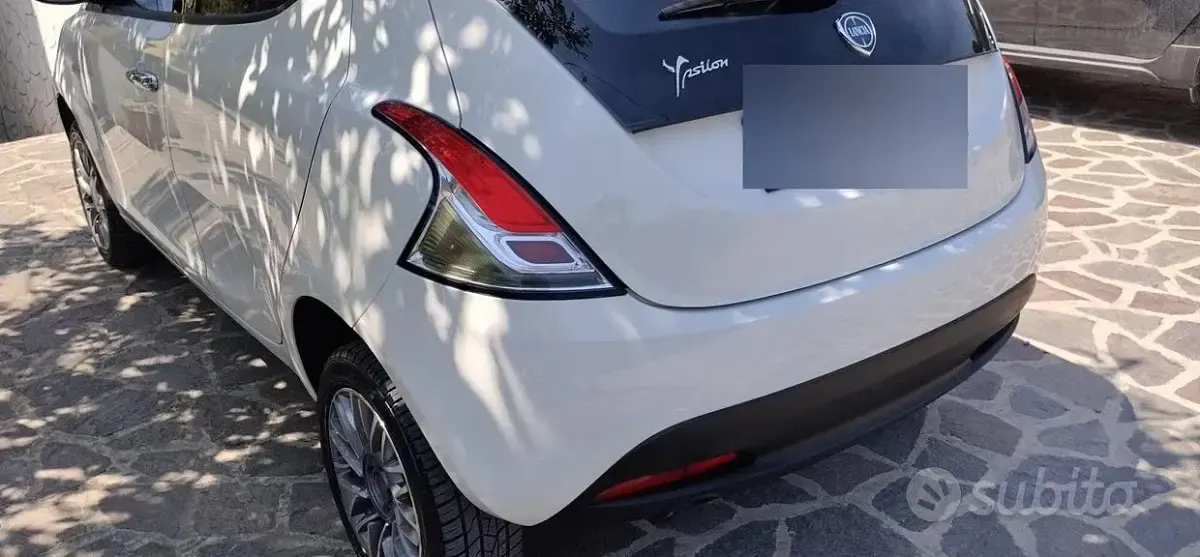 Usata Lancia Ypsilon 85 CV (62 kW) 2013 Bianco Utilitaria