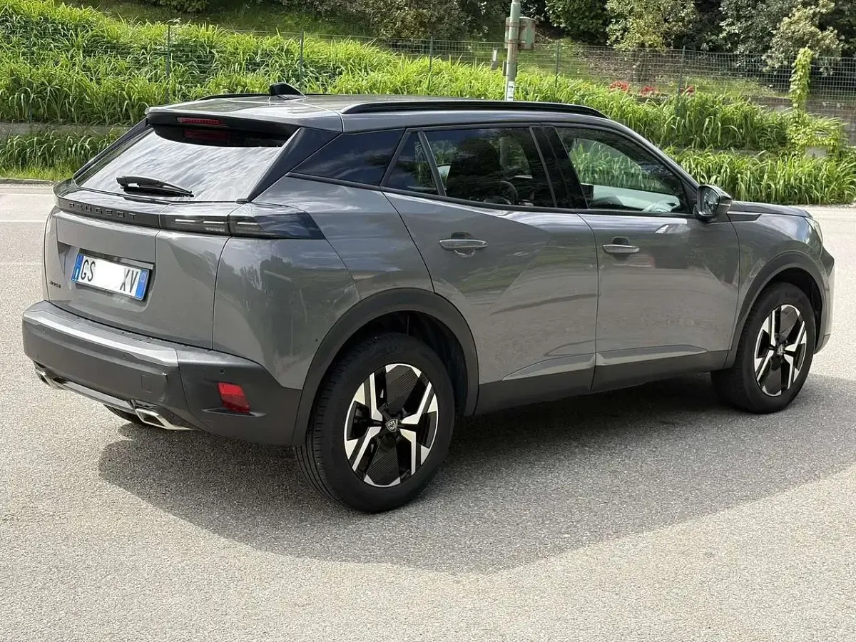 Usata Peugeot 2008 Allure 131 CV (96 kW) 2024 Grigio SUV