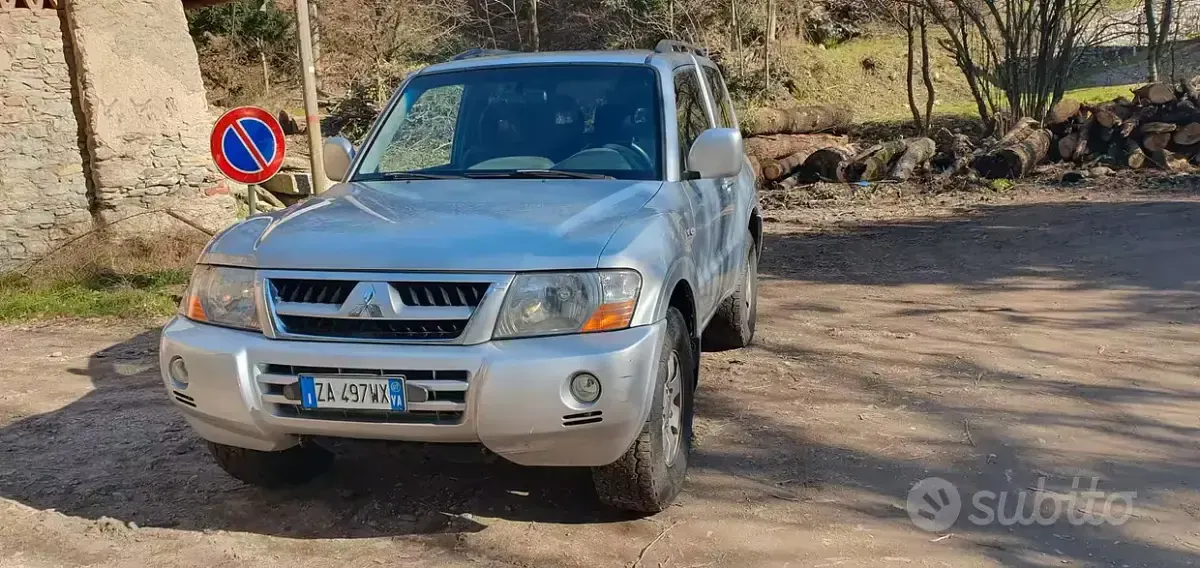 Usata Mitsubishi Pajero 160 CV (117 kW) 2007 Grigio SUV
