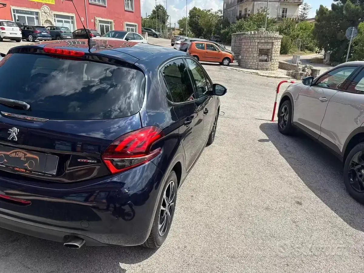 Usata Peugeot 208 GT-line 110 CV (80 kW) 2018 Blu Utilitaria