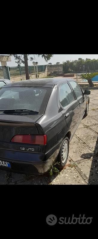 Nero Usata 2000 Alfa Romeo 146 Due volumi | 1000 € - Immagine 1/4