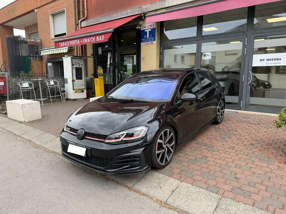 Używany VW Golf VII GTI 230 KM (169 kW) 2017 Czarny Sedan/Limuzyna