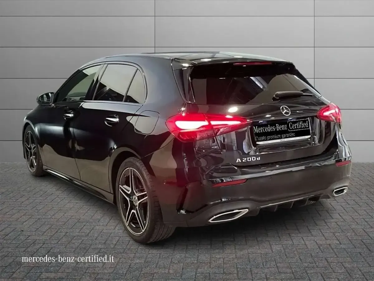 Usata Mercedes A200 Advanced Plus 150 CV (110 kW) 2023 Vernice nero cosmo Berlina