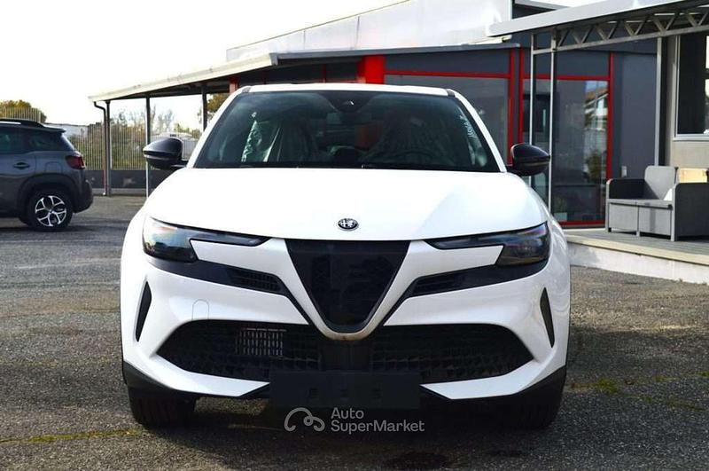 Nuova Alfa Romeo Junior Edizione Speciale 145 CV (106 kW) 2025 Bianco alfa SUV