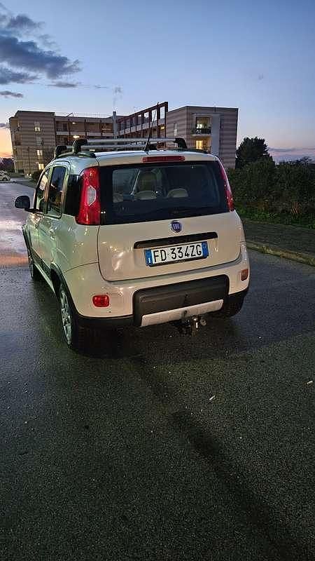 Usata Fiat Panda 4x4 S 95 CV (69 kW) 2016 Beige Utilitaria