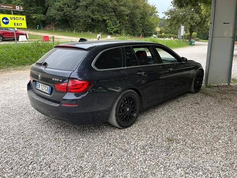 Usata BMW 530 Efficient Dynamics 258 CV (189 kW) 2012 Blu/azzurro Station wagon