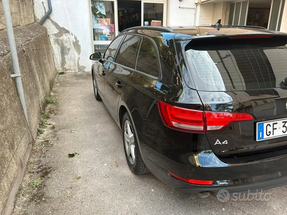 Usata Audi A4 150 CV (110 kW) 2018 Nero Station wagon
