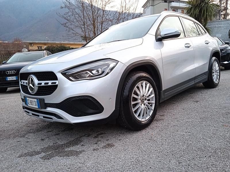 Usata Mercedes GLA200 150 CV (110 kW) 2021 Argento SUV