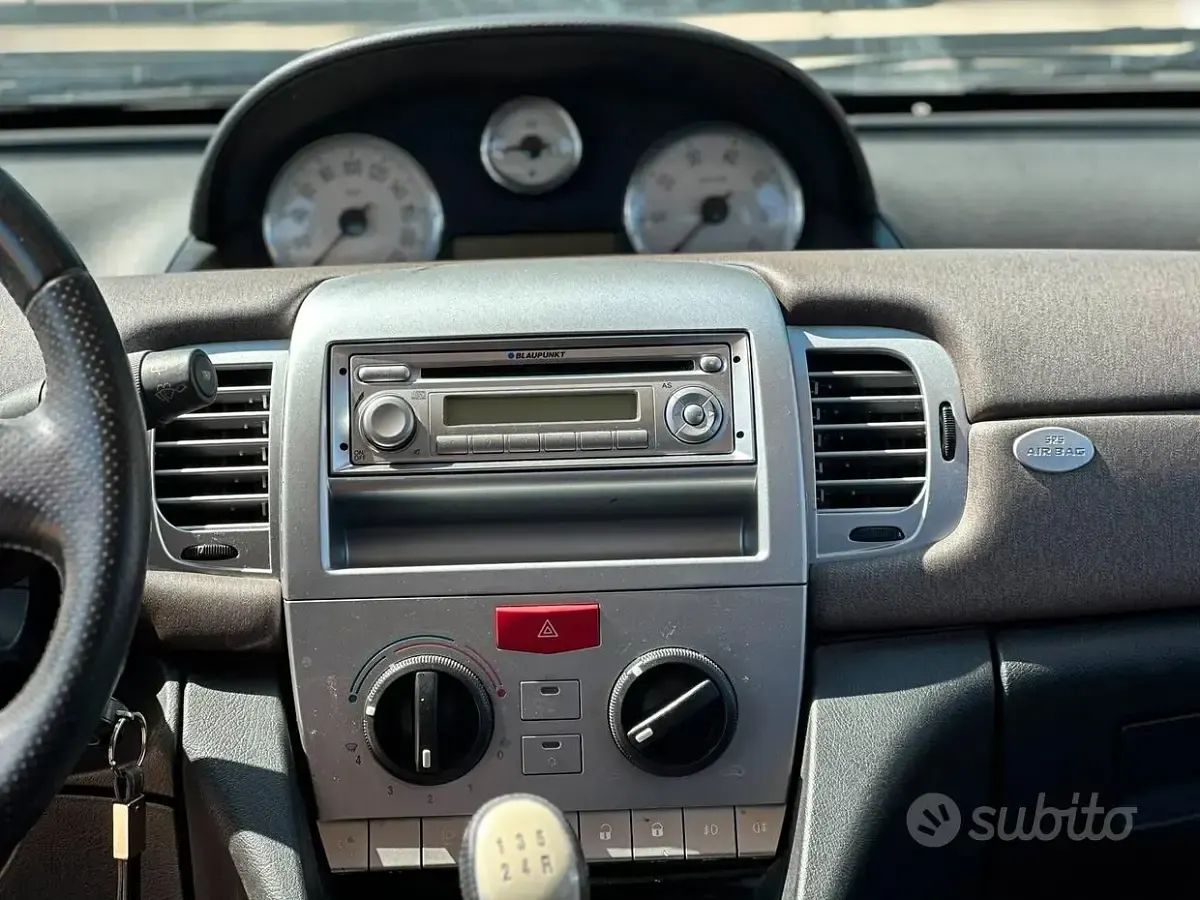 Usata Lancia Ypsilon 69 CV (50 kW) 2011 Beige Utilitaria