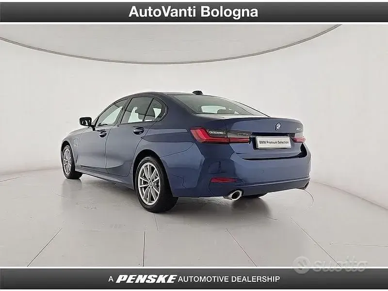 Usata BMW 320e Efficient Dynamics 204 CV (150 kW) 2023 Blu Berlina