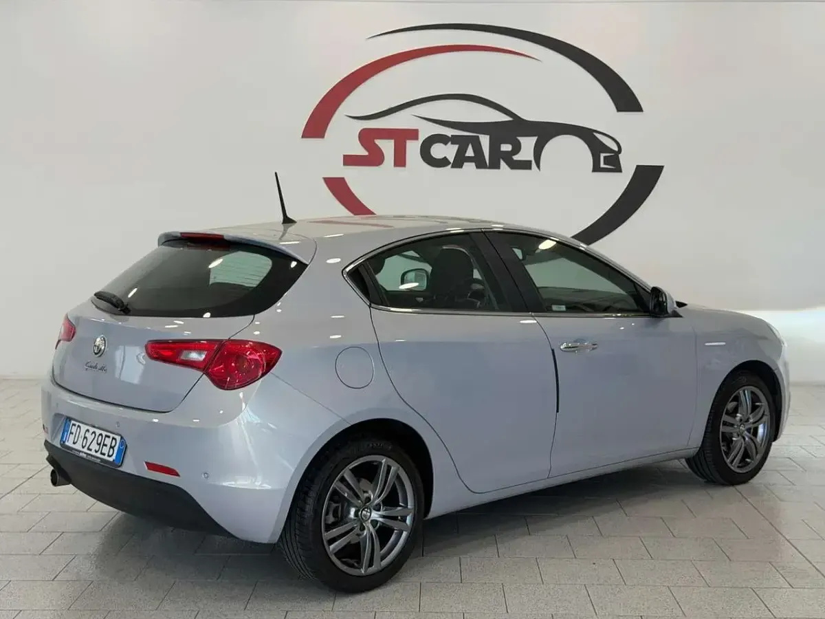 Usata Alfa Romeo Giulietta Super 120 CV (88 kW) 2016 Argento Utilitaria
