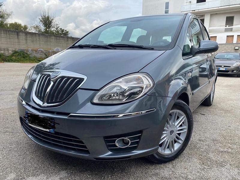 Usata Lancia Musa 95 CV (69 kW) 2012 Grigio Monovolume