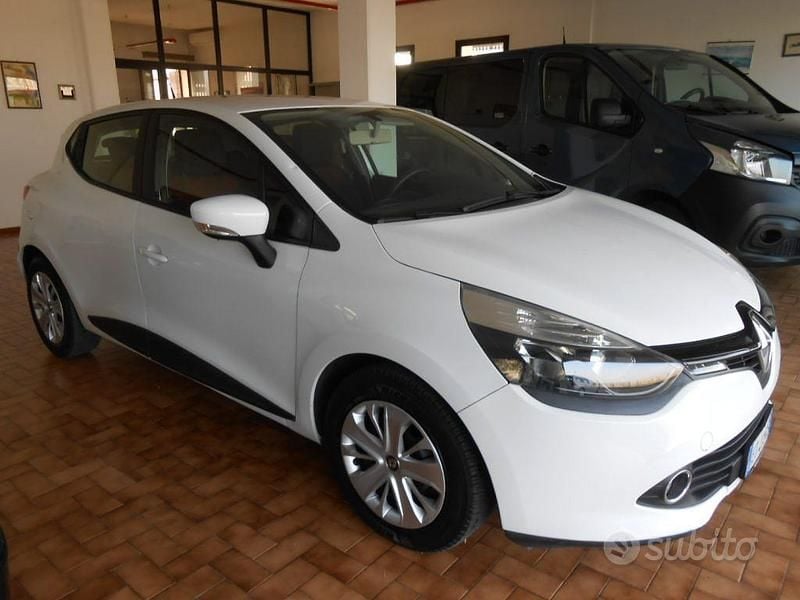 Usado Renault Clio IV 75 CV (55 kW) 2013 Blanco Berlina