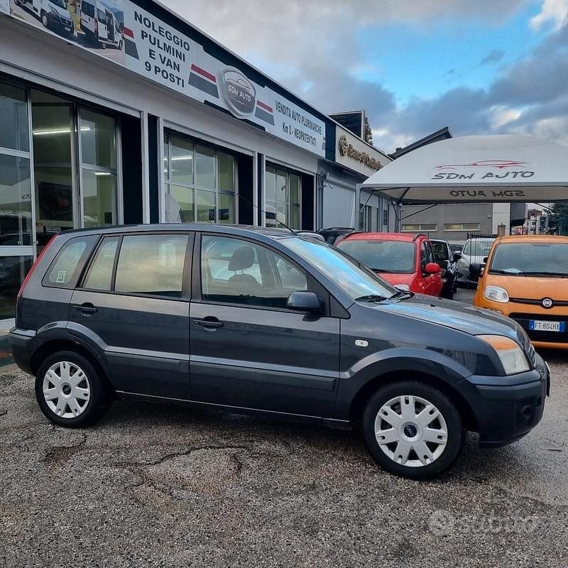 Usata Ford Fusion 67 CV (49 kW) 2008 Grigio Berlina