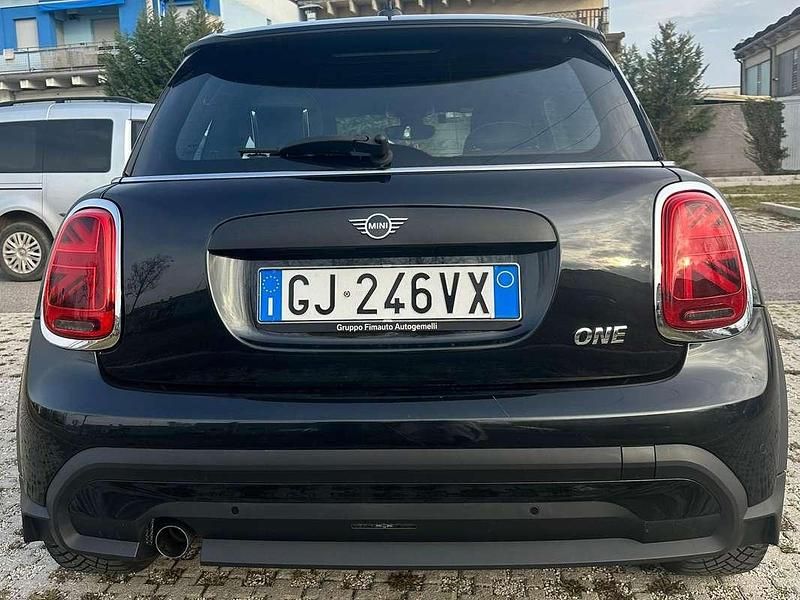Usata Mini ONE 75 CV (55 kW) 2022 Nero Utilitaria