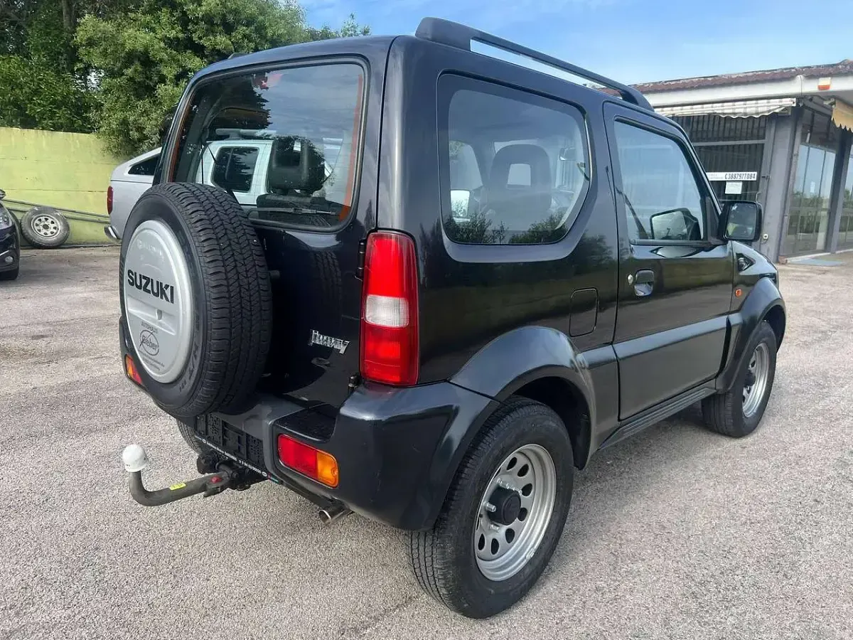 Second-hand Suzuki Jimny 86 CP (63 kW) 2010 Negru SUV