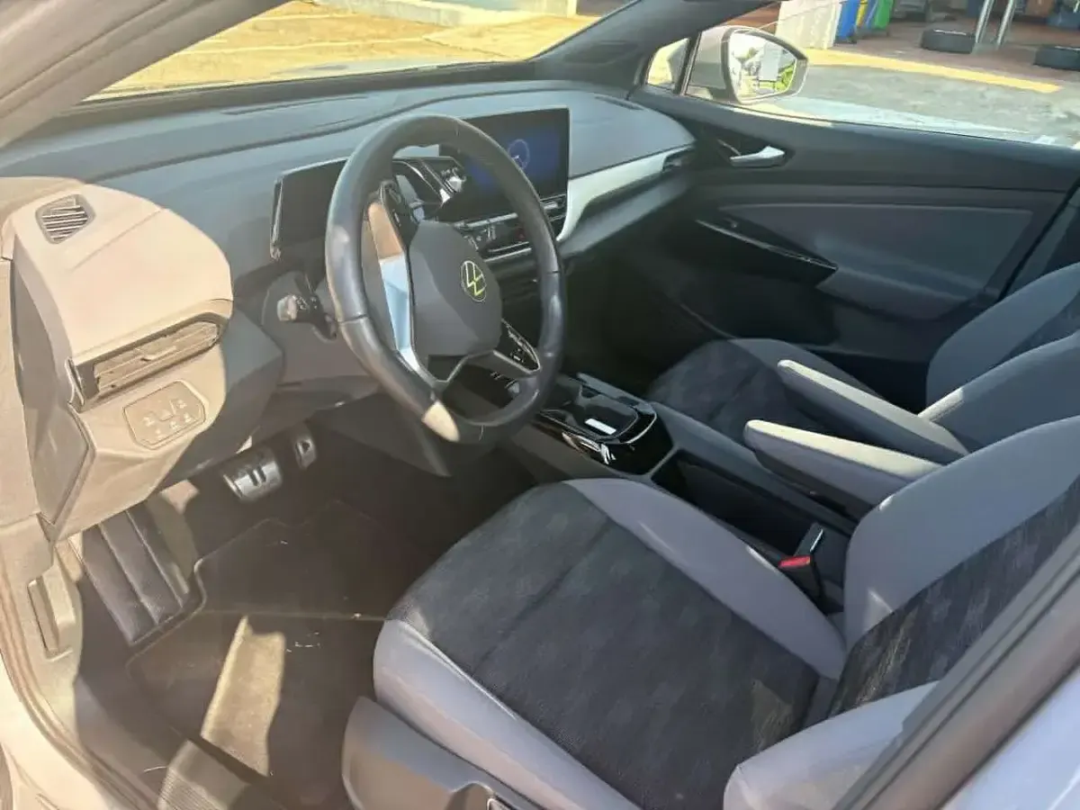Usata VW ID.4 Pro Performance 150 kW (204 CV) 2023 Moonstone grey SUV