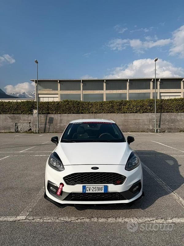 Usata Ford Fiesta ST 200 CV (147 kW) 2018 Bianco Utilitaria
