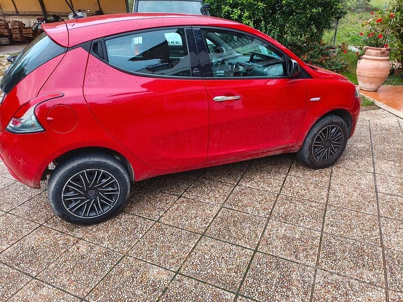 Usata Lancia Ypsilon 84 CV (61 kW) 2020 Rosso Utilitaria