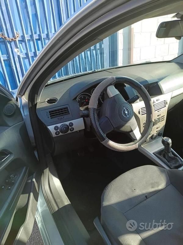 Usata Opel Astra 90 CV (66 kW) 2006 Grigio Station wagon