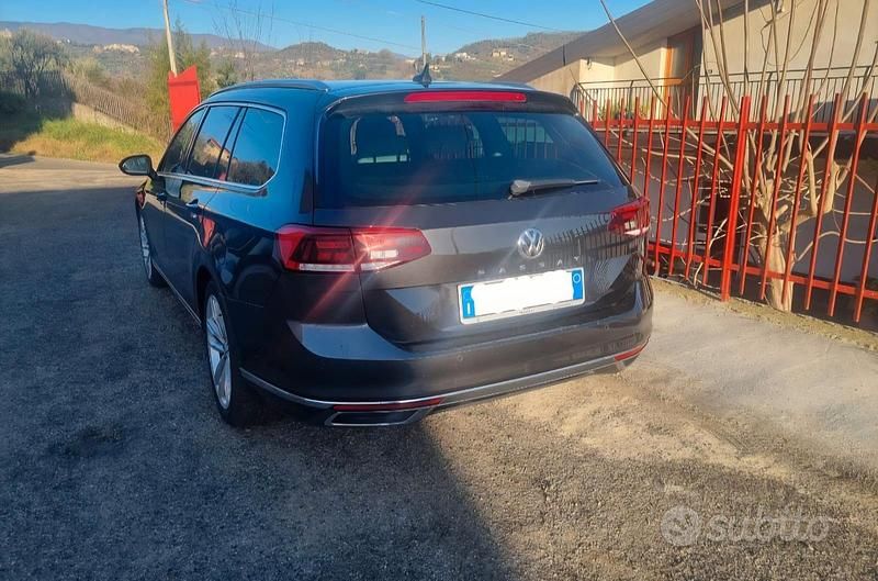 Usata VW Passat Executive 150 CV (110 kW) 2020 Grigio Station wagon