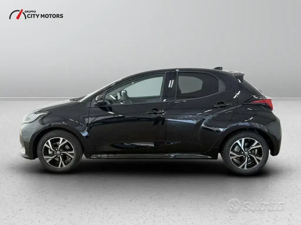 Ny Toyota Yaris Hybrid Trend 116 HK (85 kW) 2026 Svart Sedan