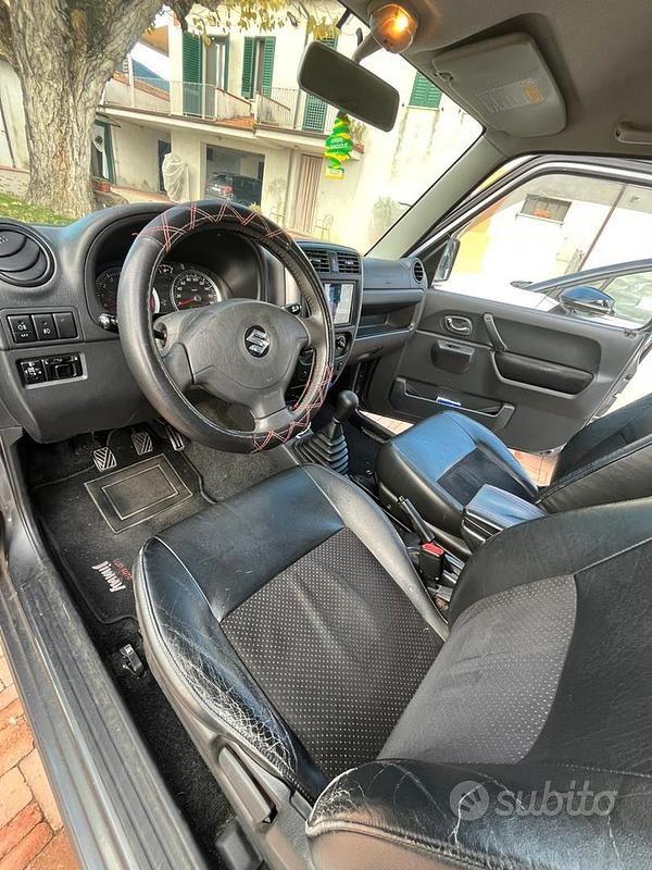 Usata Suzuki Jimny 84 CV (61 kW) 2007 Grigio SUV