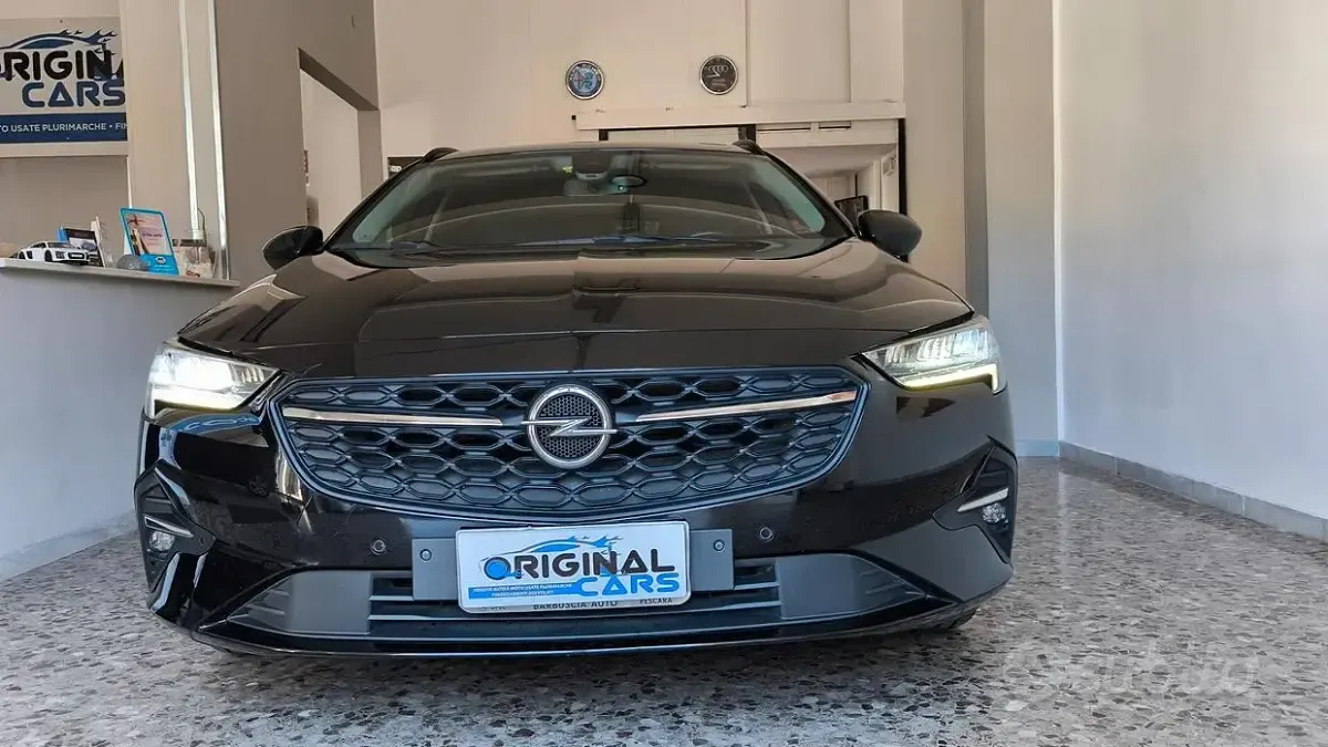 Usata Opel Insignia Business Elegance 122 CV (89 kW) 2020 Nero Station wagon