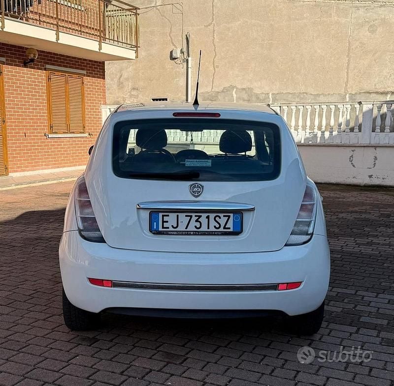 Usata Lancia Ypsilon 69 CV (50 kW) 2011 Bianco Utilitaria