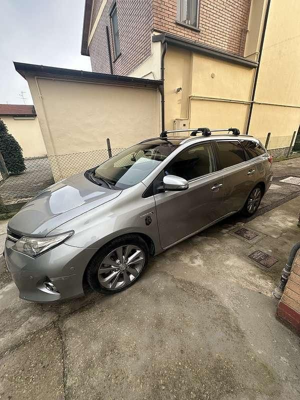 Usata Toyota Auris Hybrid Lounge 99 CV (72 kW) 2013 Grigio Station wagon