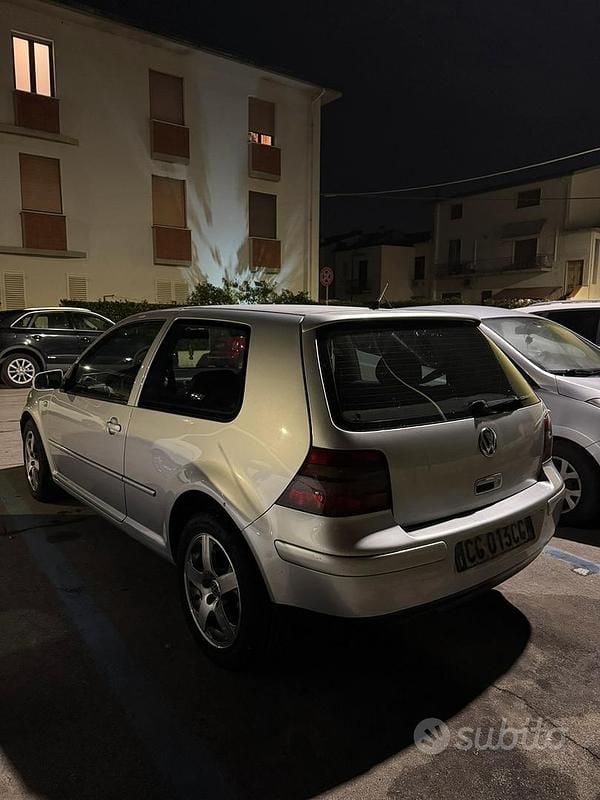 Usata VW Golf IV 130 CV (95 kW) 2003 Grigio