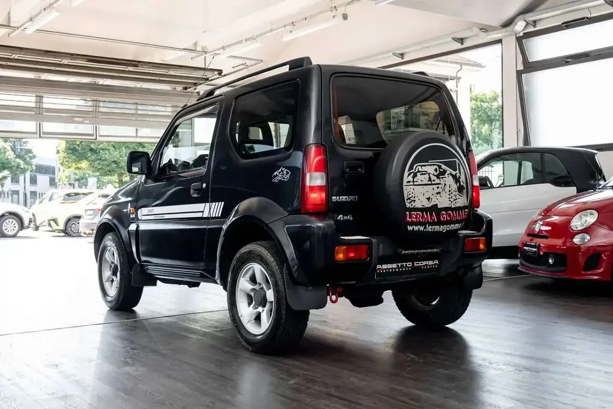 Usata Suzuki Jimny 86 CV (63 kW) 2008 Nero SUV