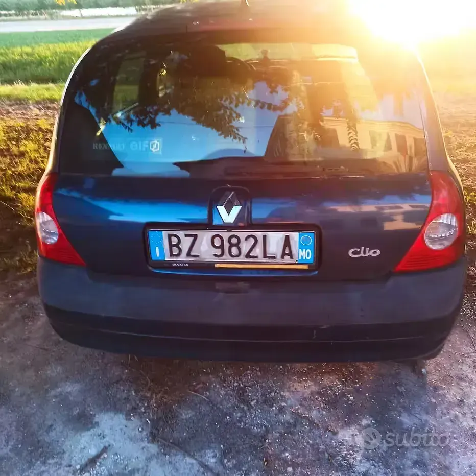 Usata Renault Clio 58 CV (42 kW) 2002 Bluazzurro Berlina