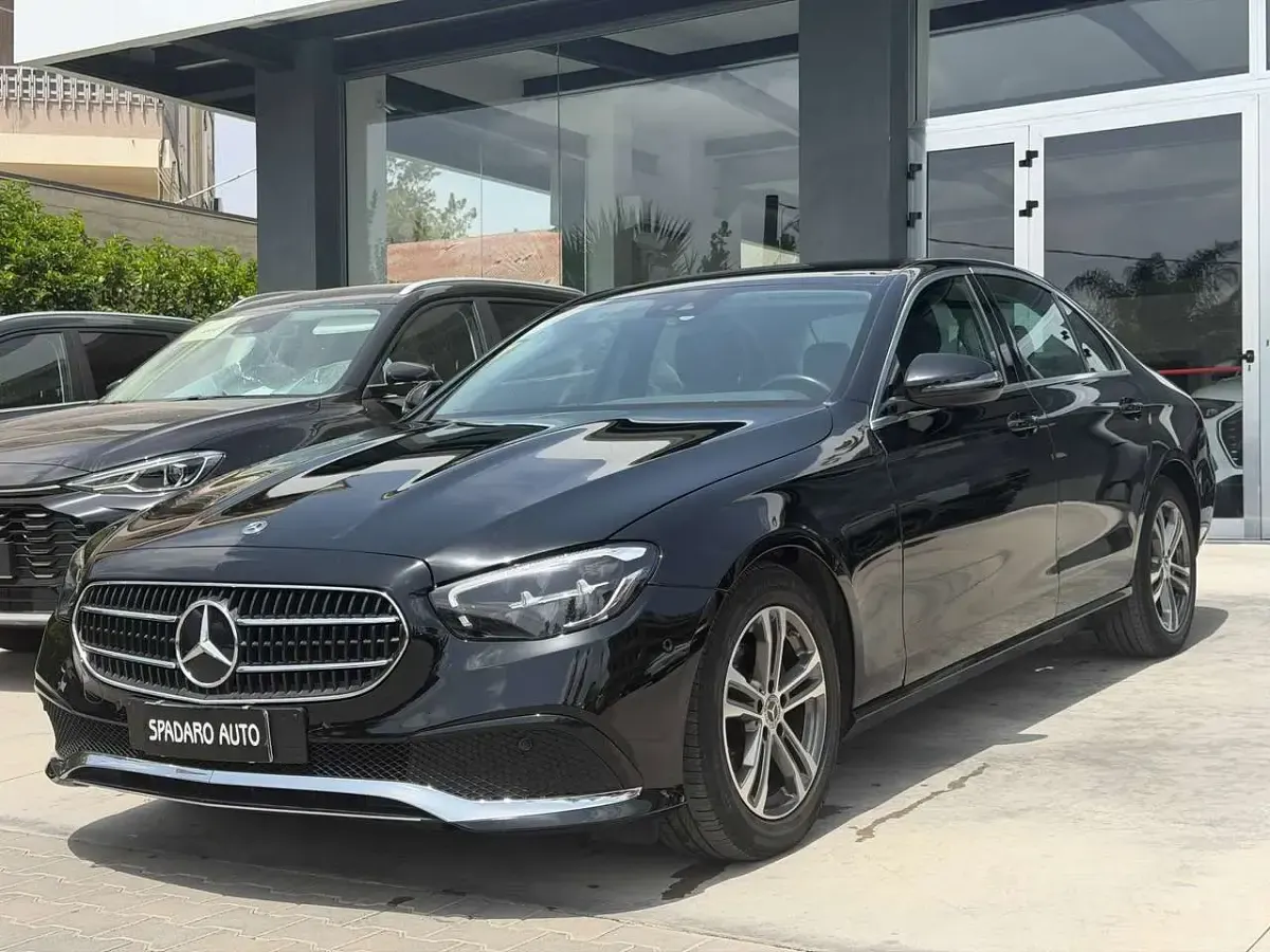Usata Mercedes E200 Premium Plus 160 CV (117 kW) 2022 Nero Berlina