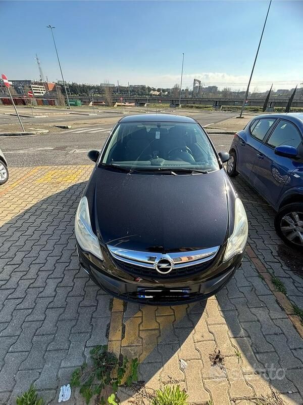 Nero Usata 2011 Opel Corsa Due volumi | 4500 € (Cara) - Immagine 1/4