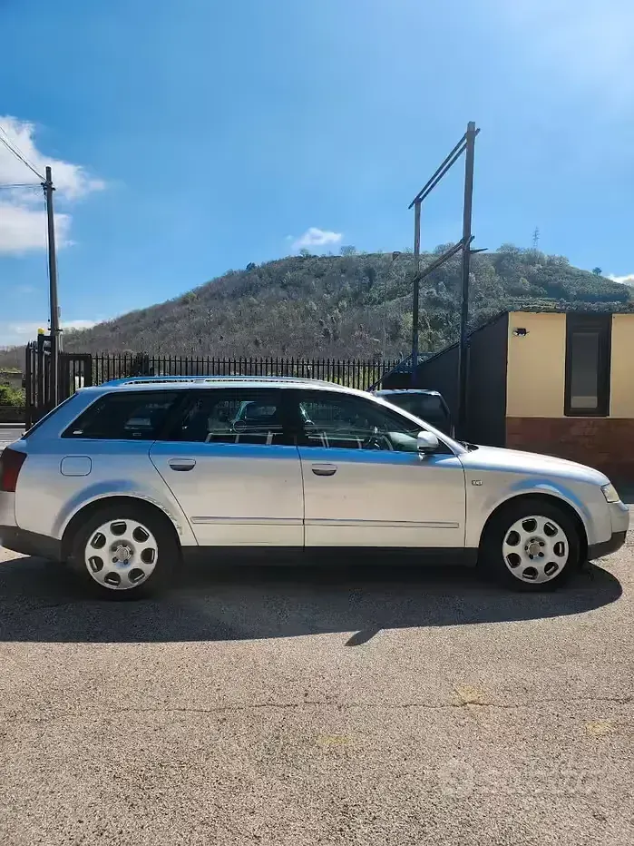 Usata Audi A4 130 CV (95 kW) 2004 Grigio Station wagon