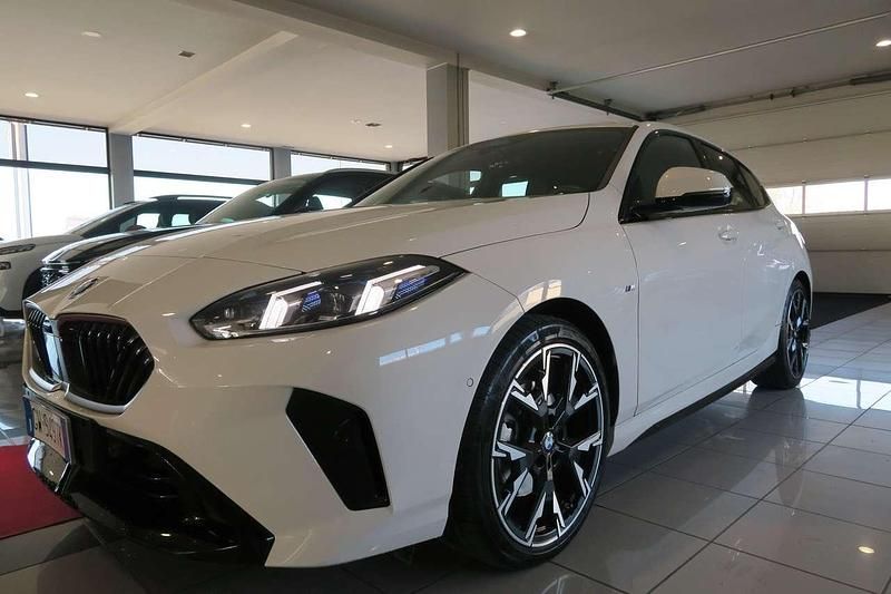 Usata BMW 120 M Sport 163 CV (119 kW) 2025 Alpineweiss Utilitaria