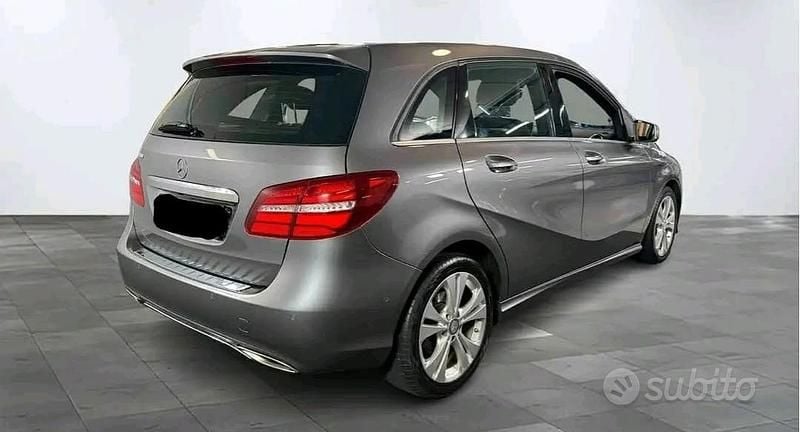 Usata Mercedes B180 Exclusive 2019 Grigio Monovolume