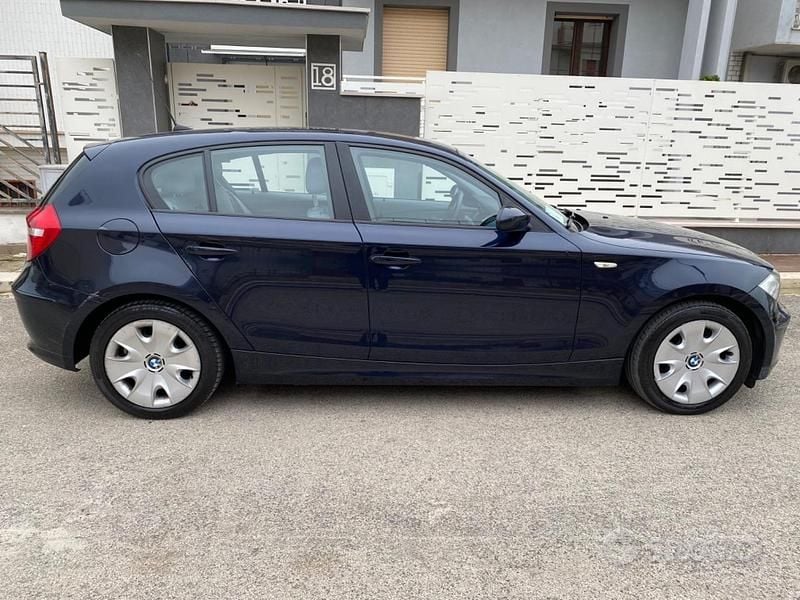 Usata BMW 116 122 CV (89 kW) 2008 Blu Utilitaria