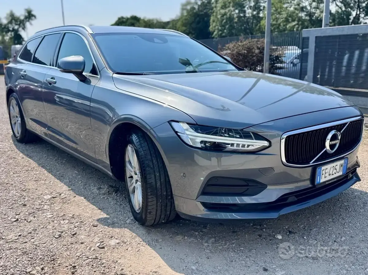 Usata Volvo V90 Momentum 190 CV (139 kW) 2017 Grigio Station wagon