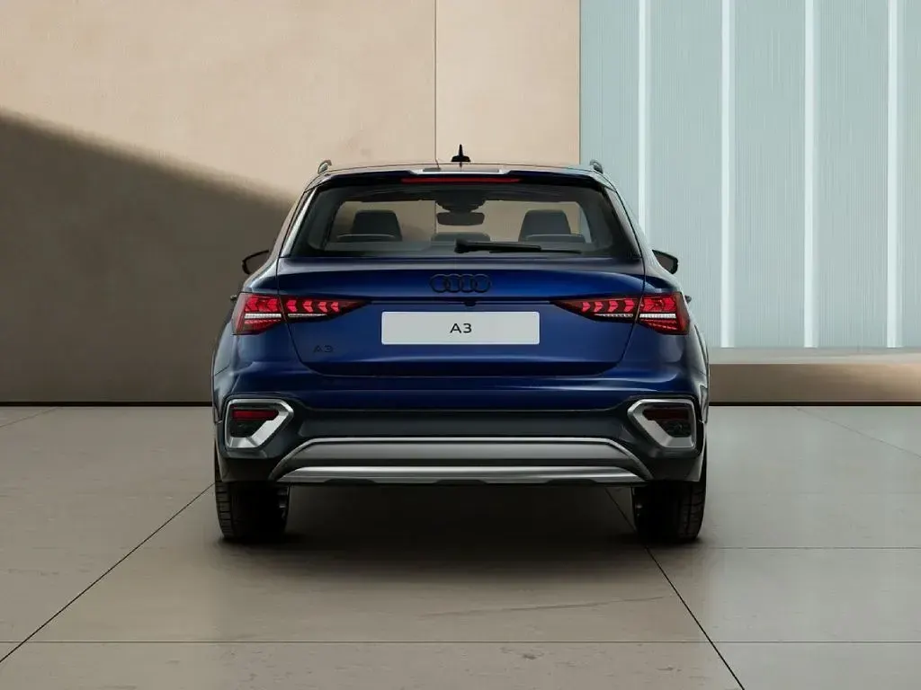 Nuova Audi A3 Ambiente 150 CV (110 kW) 2026 Blu navarra metallizzato Berlina