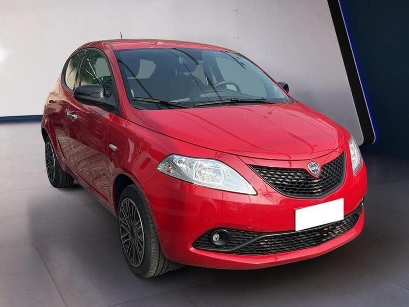 Usata Lancia Ypsilon Gold 70 CV (51 kW) 2021 Rosso Utilitaria