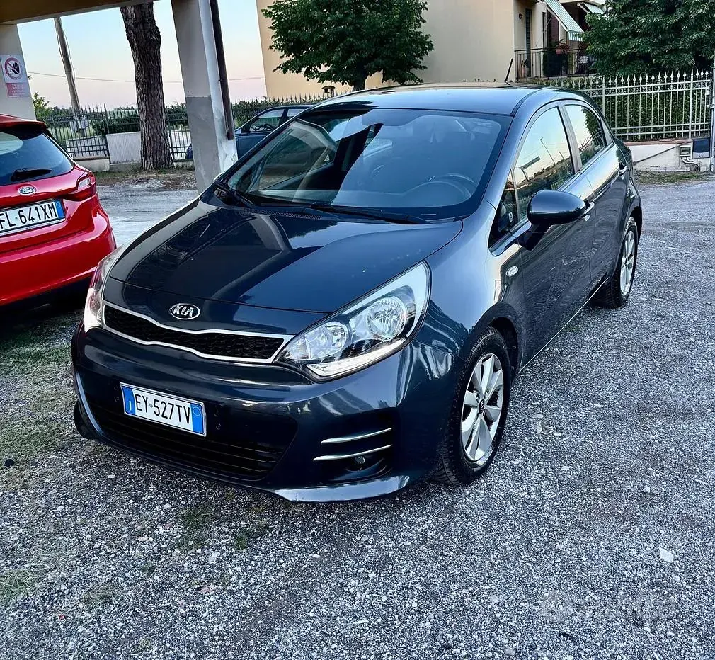 Usata Kia Rio 75 CV (55 kW) 2016 Grigio Utilitaria