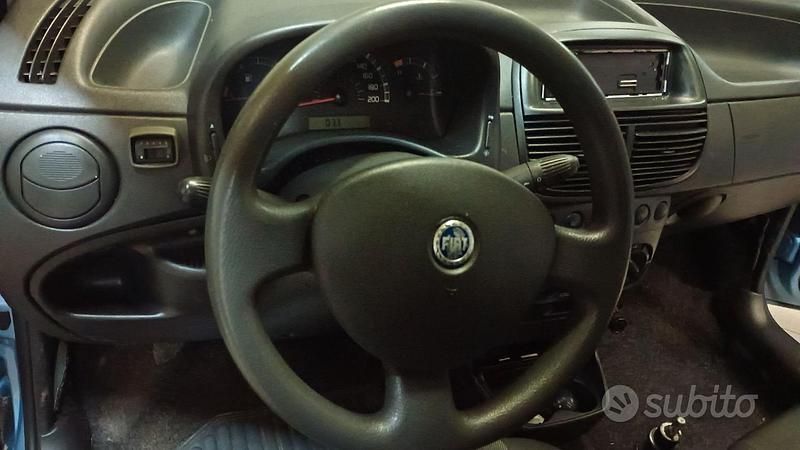 Usata Fiat Punto 80 CV (58 kW) 2010 Utilitaria