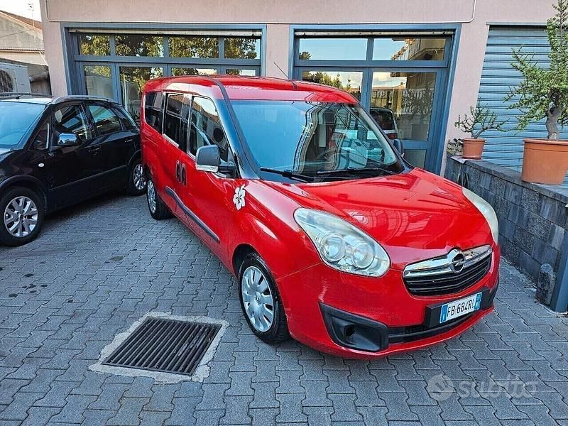 Rosso Usata 2015 Opel Combo Monovolume | 7500 € (Ottimo prezzo) - Immagine 1/4